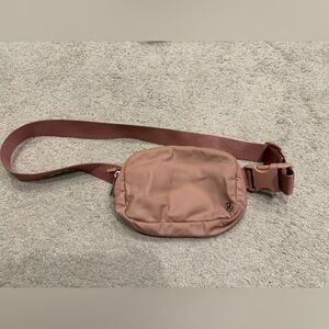 Lululemon Crossbody Sling Bag in Dusty Rose